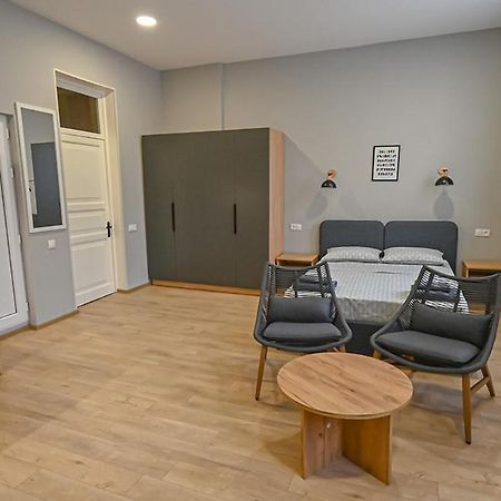 Big Studio Apt.On Liberty Square Tbilisi Esterno foto