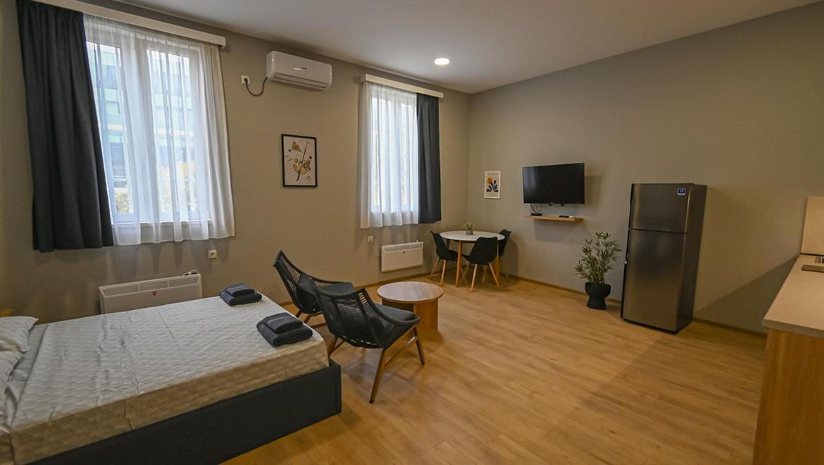 Big Studio Apt.On Liberty Square Tbilisi Esterno foto