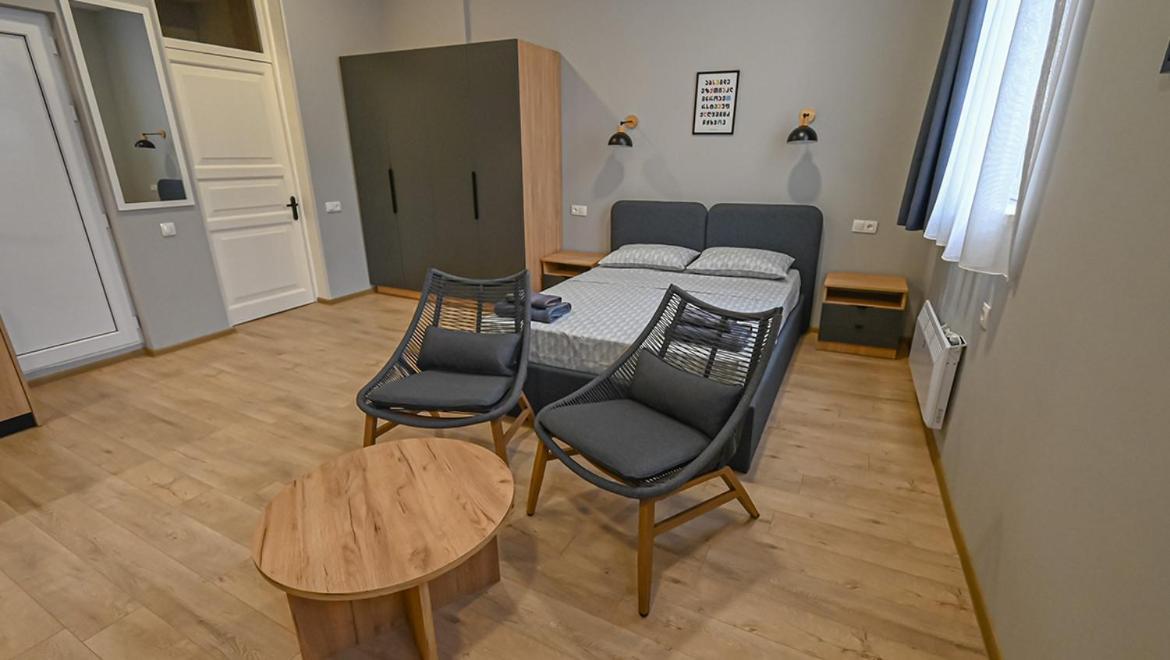 Big Studio Apt.On Liberty Square Tbilisi Esterno foto